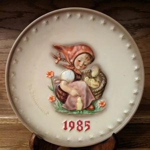 Hummel Plates ~ Set of 2